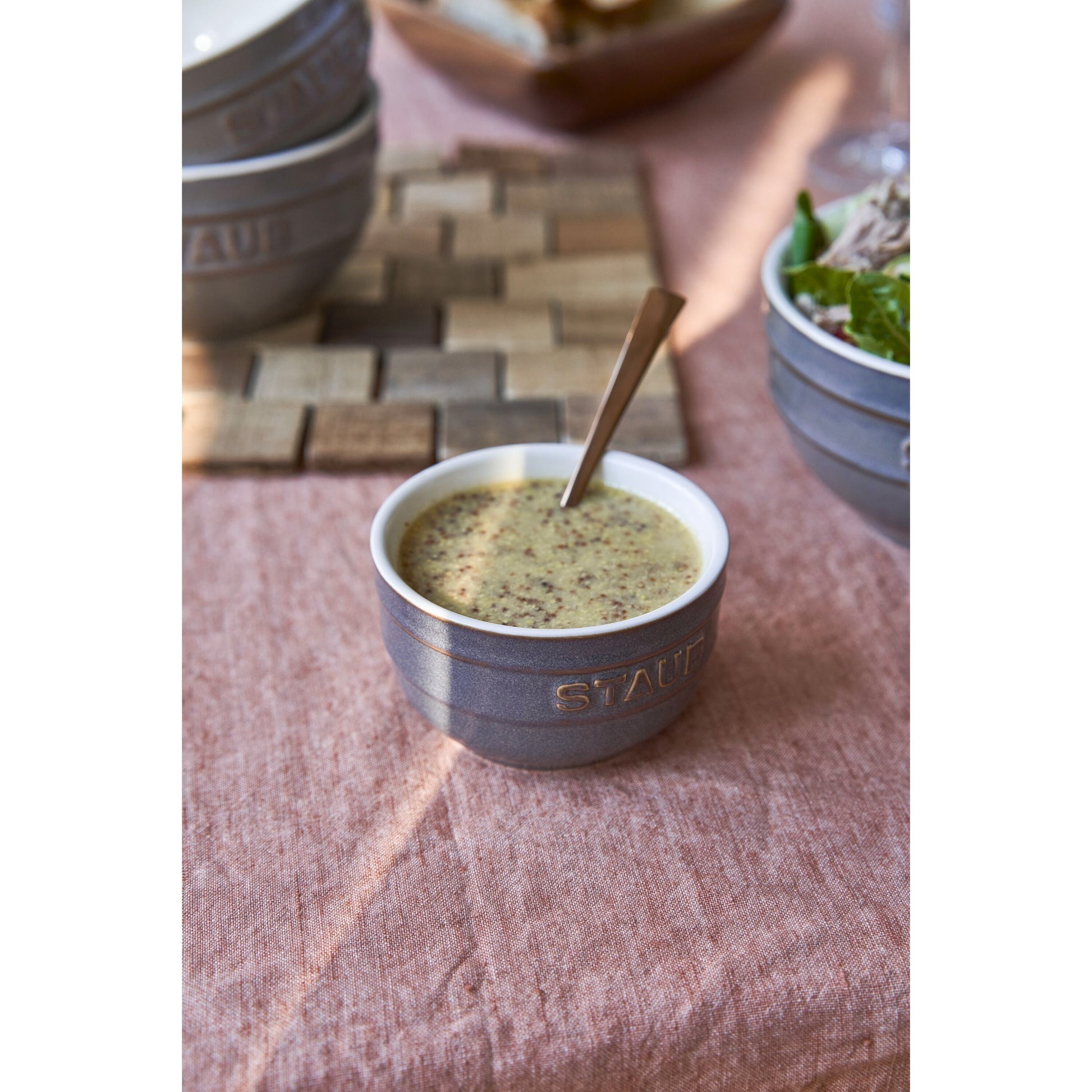 STAUB - Juego de Ramequines Redondos en Color Gris Antiguo (2 piezas) image 3