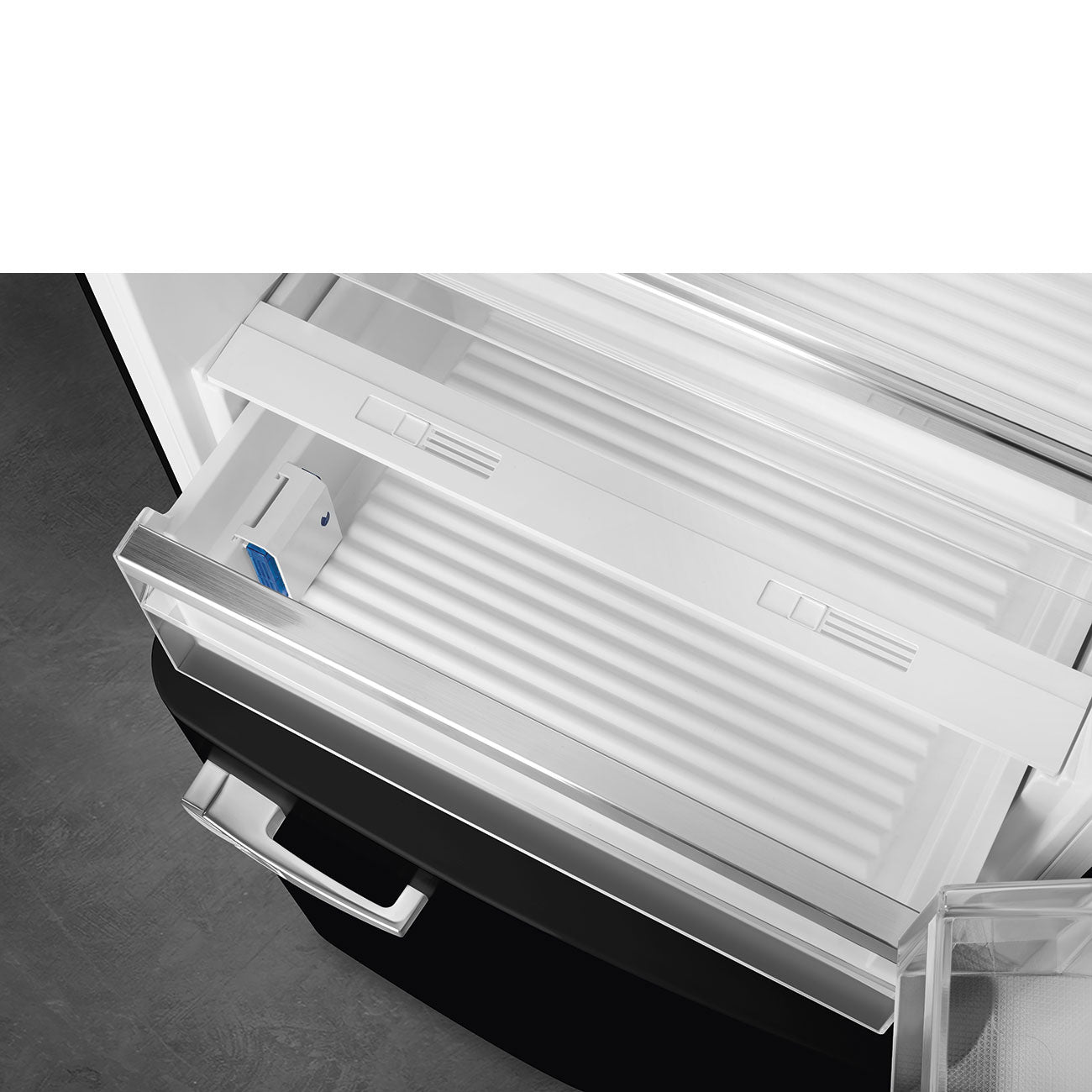 SMEG - Refrigerador 50â€™s Style 28" - 18 Cu. Ft., Negro, Doble puerta image 4