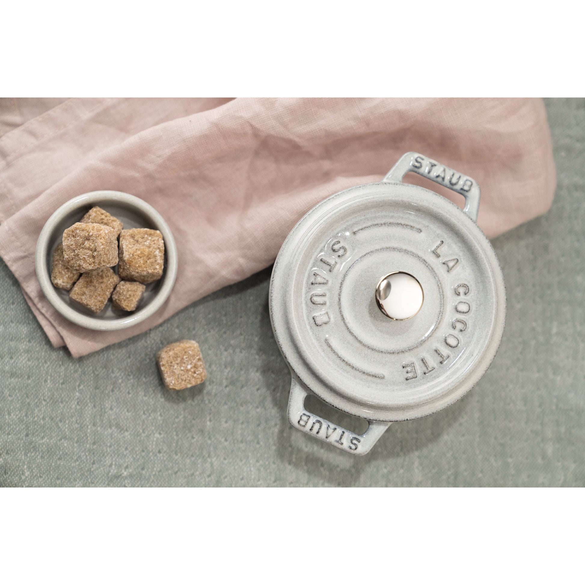 STAUB - Mini Cocotte de 10cm en Blanco Trufa - Hierro Fundido Redondo image 2