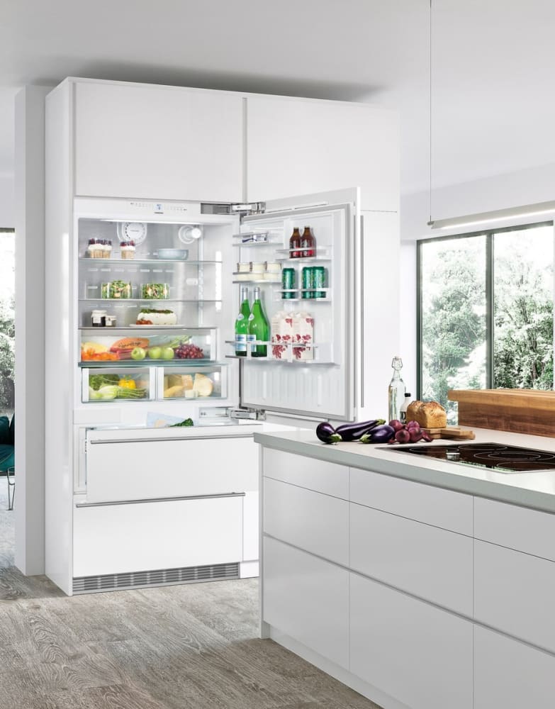 LIEBHERR - Refrigerador Integrado de Congelador Inferior de 36" con Fab de Hielo image 1