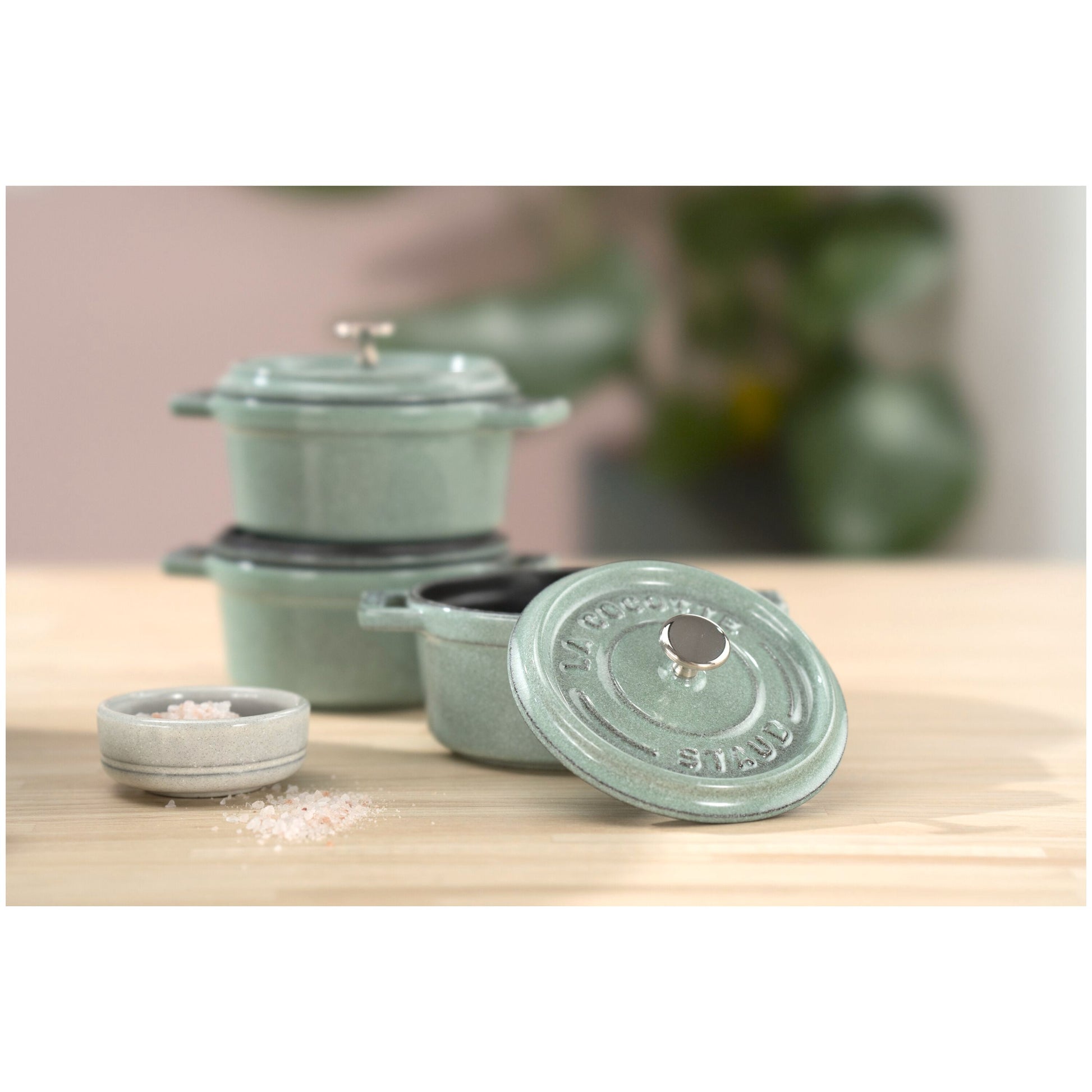 STAUB - Mini Cocotte de 10cm en Color Salvia - Hierro Fundido Redondo image 1