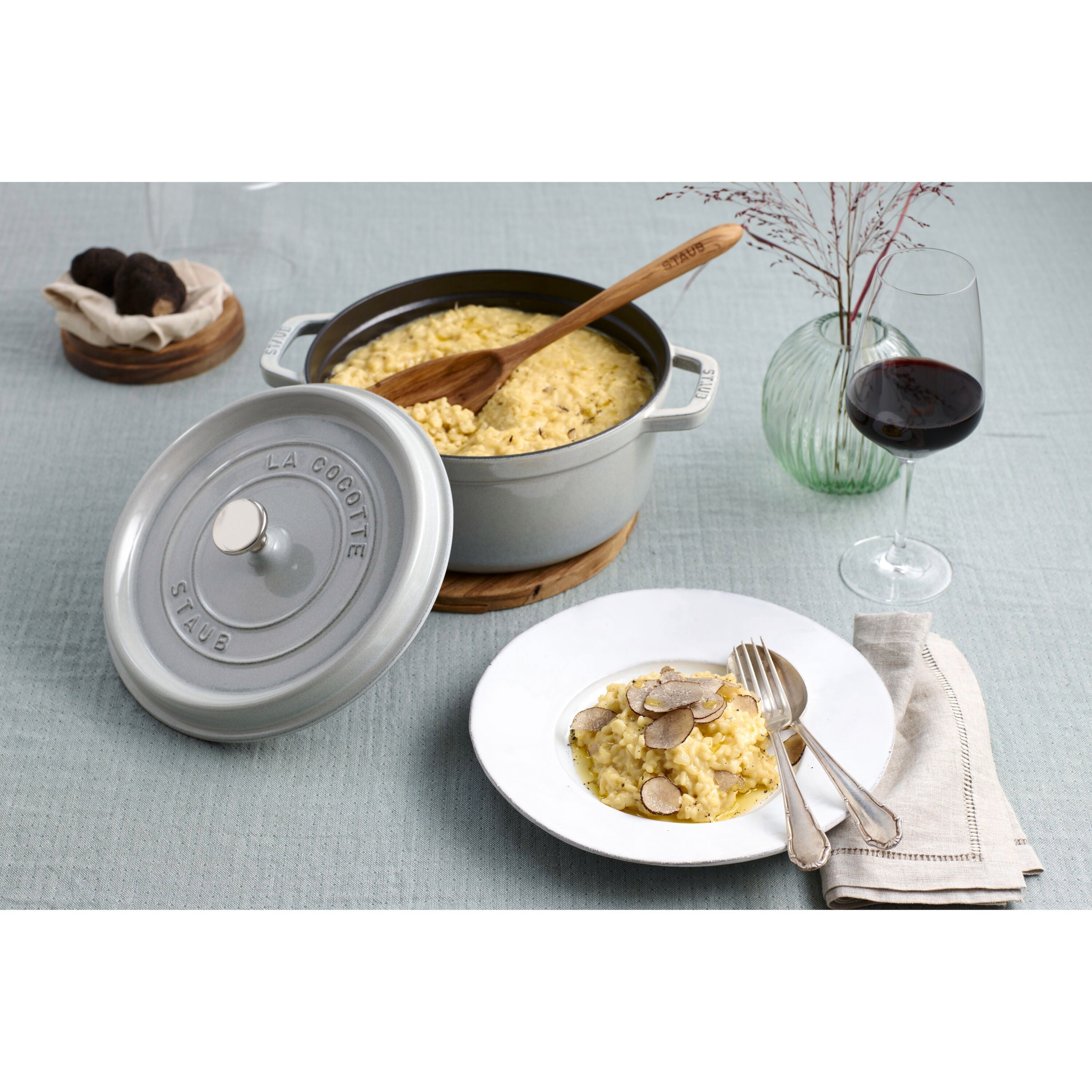 STAUB - Cocotte Redonda de 28cm de Hierro Fundido Blanco Trufa, 6.7L / 7.09Qt image 4