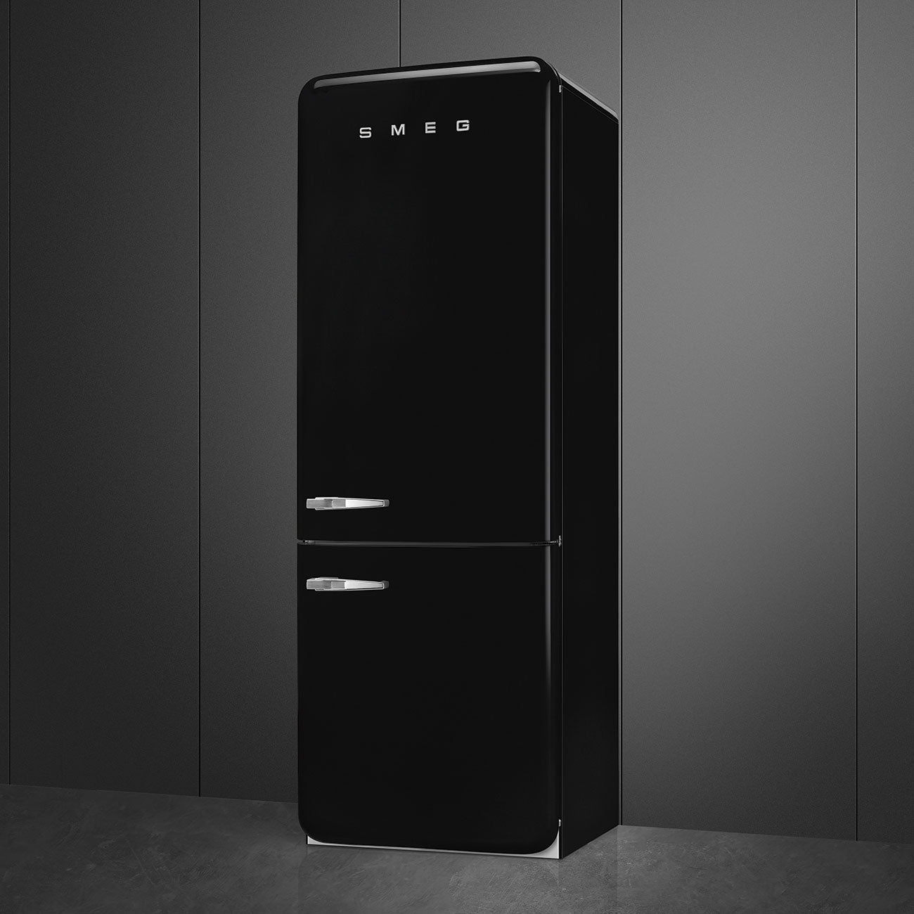 SMEG - Refrigerador 50â€™s Style 28" - 18 Cu. Ft., Negro, Doble puerta image 3